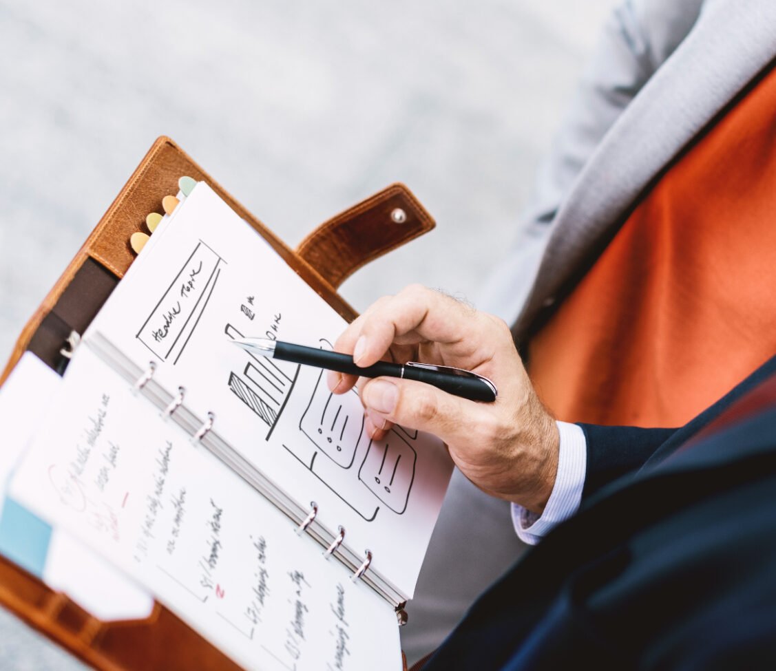 business people discussion planning growth strateg pqhbkdt (1)