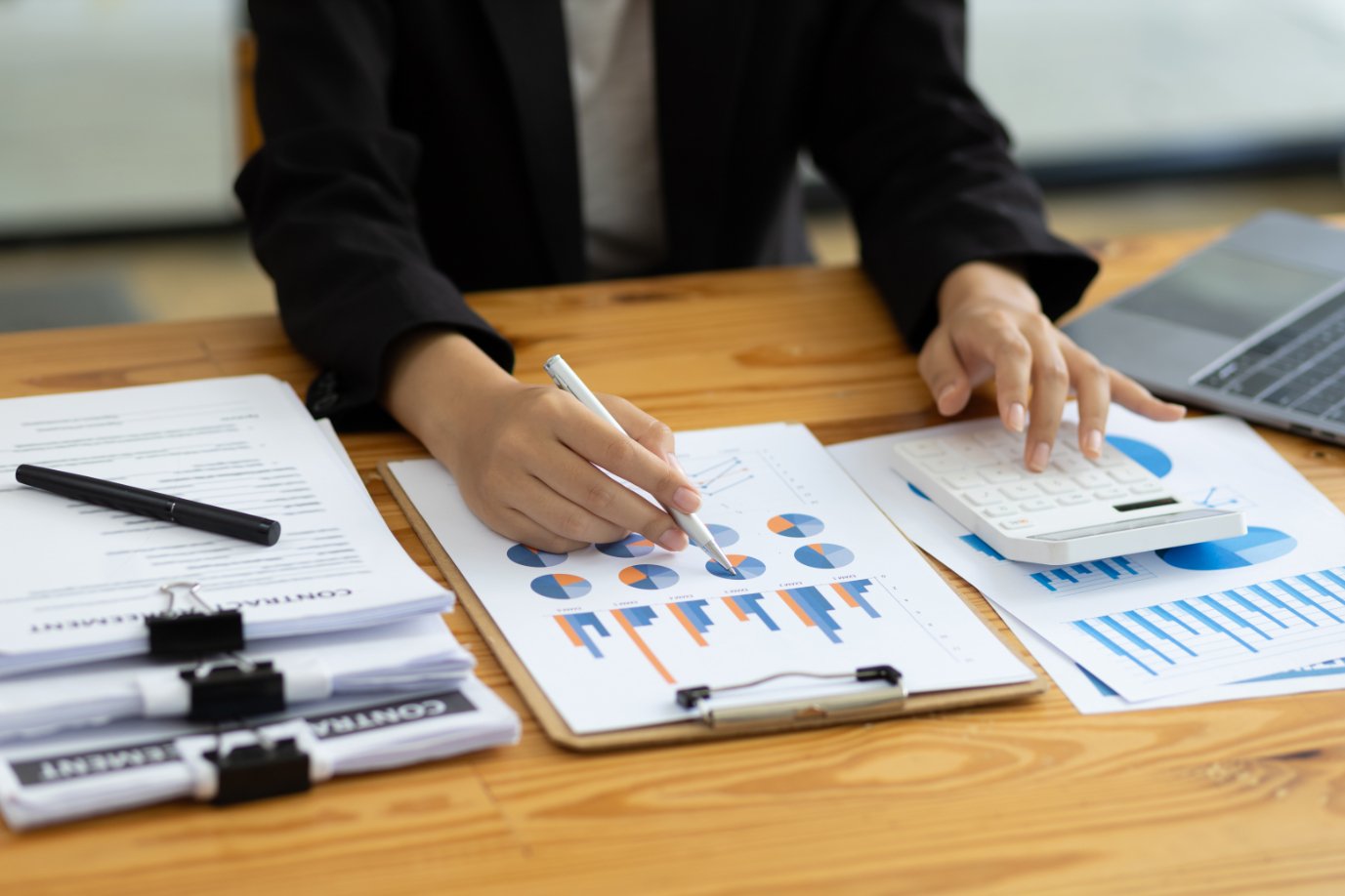 businesswoman working on document on business char 83bklp3 (1)