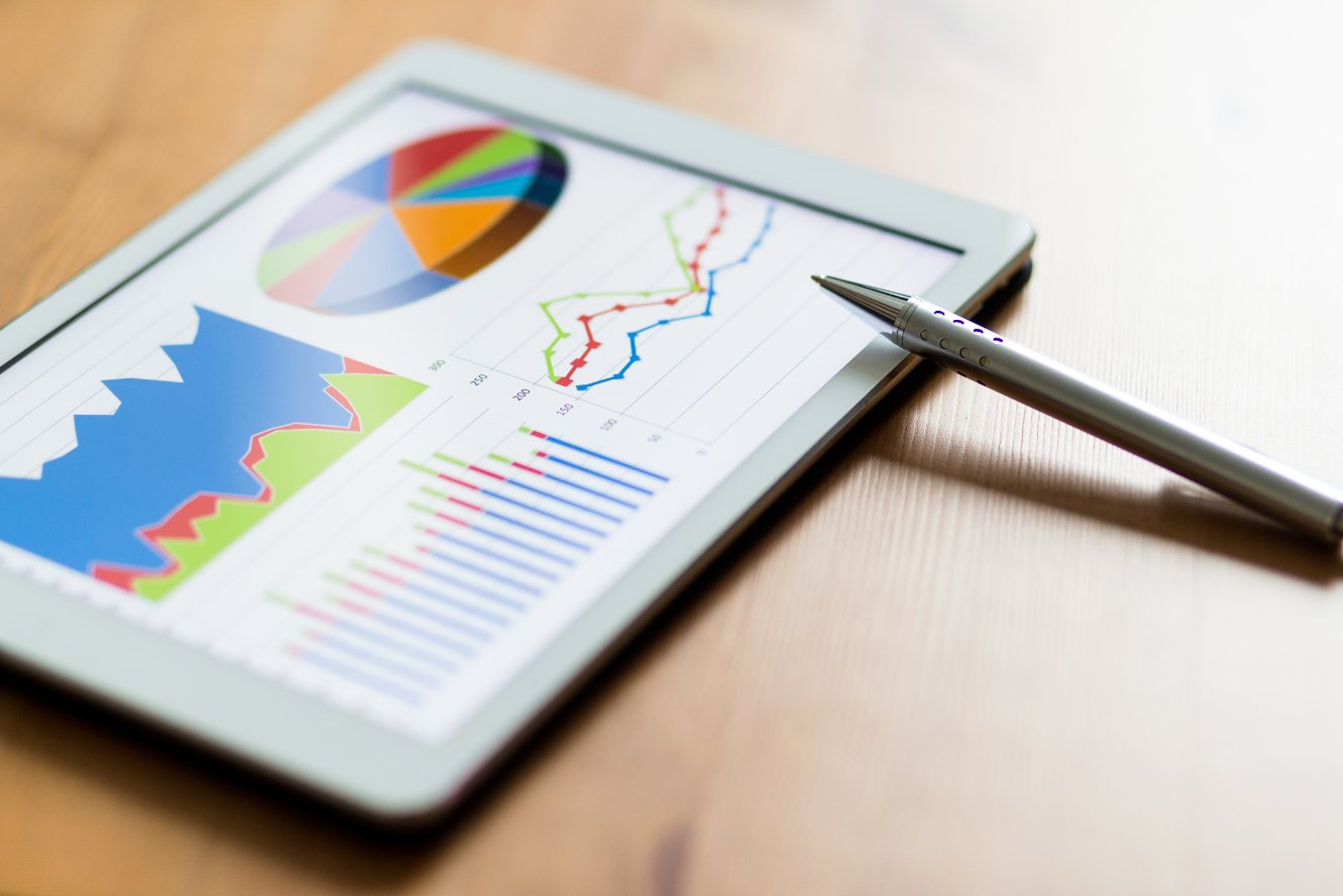 tablet computer and financial chart mth6ybc (1)
